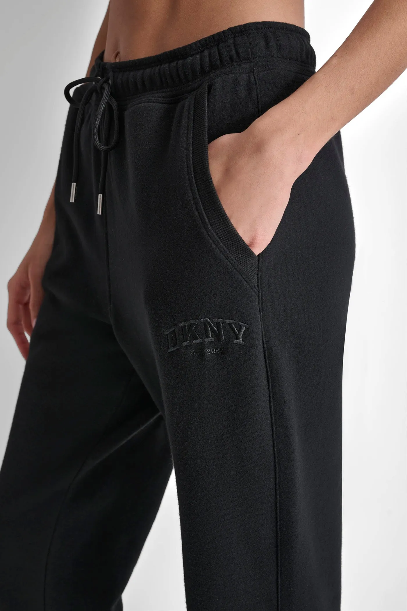 VARSITY LOGO RELAXED JOGGER